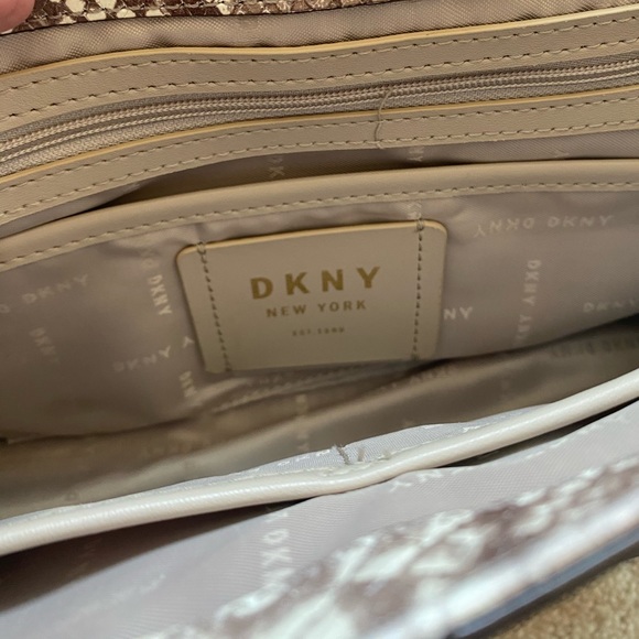 Snakeskin Flap Purse - Picture 6 of 8